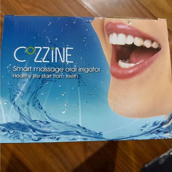 Cozzine White Smart Massage Oral Irrigator - Picture 3 of 4